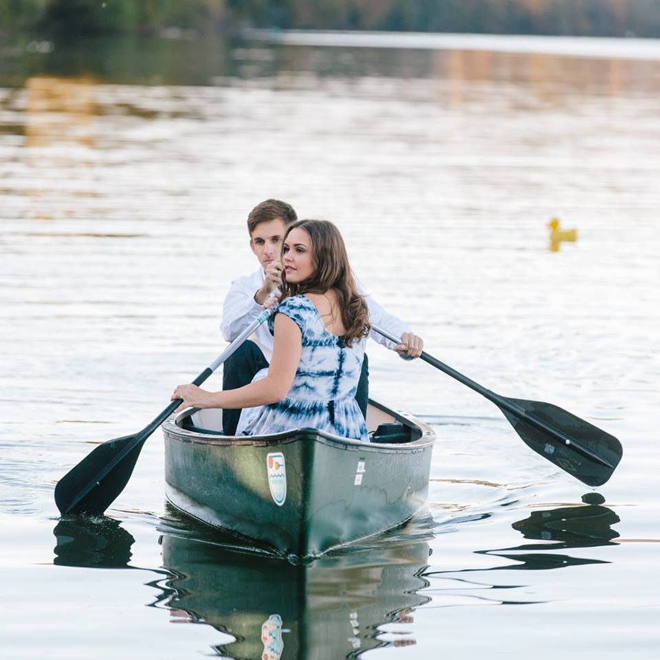 Canoe Couple Romantic 2
